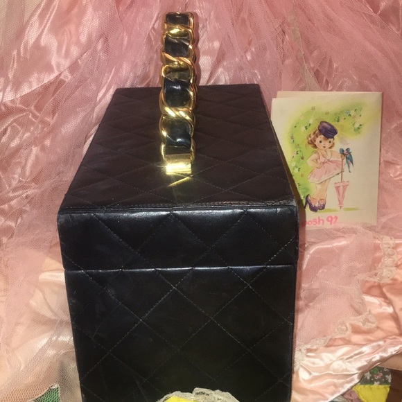 SOLD Rarest of the rare CHANEL Train Case Vintage - Picture 9 of 13